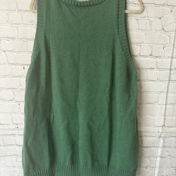 Green V-Neck Sleeveless Sweater - Picture 3 of 3